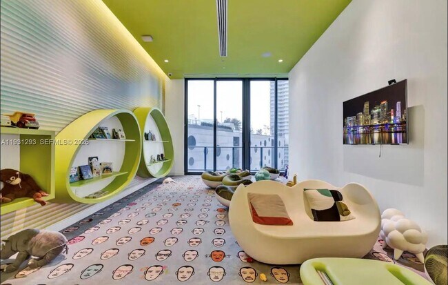 Building Photo - 501 NE 31st St