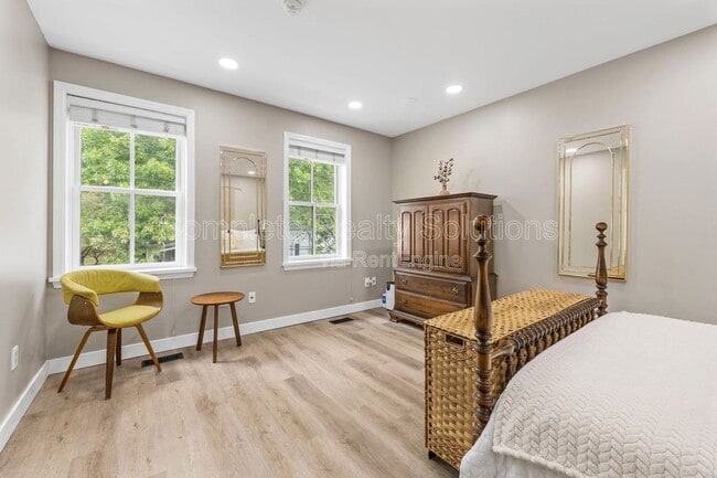 Building Photo - 620 S Benton Ave