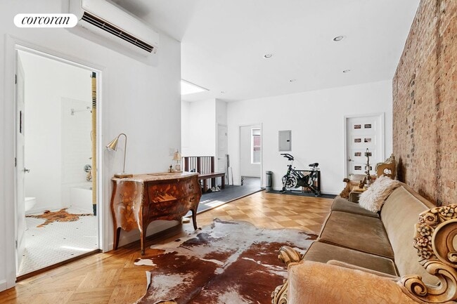 Primary Photo - 2119 Regent Pl
