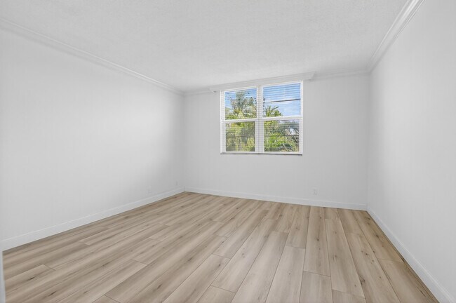 Building Photo - 2851 S Ocean Blvd