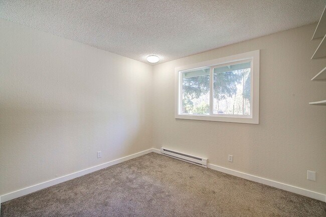 Building Photo - 3bd/2ba North Bend House