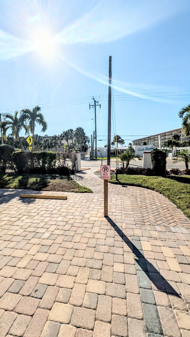 Building Photo - 2 BED 1 BATH CONDO ON SIESTA KEY **ALL UTILITIES/WIFI INCLUDED**