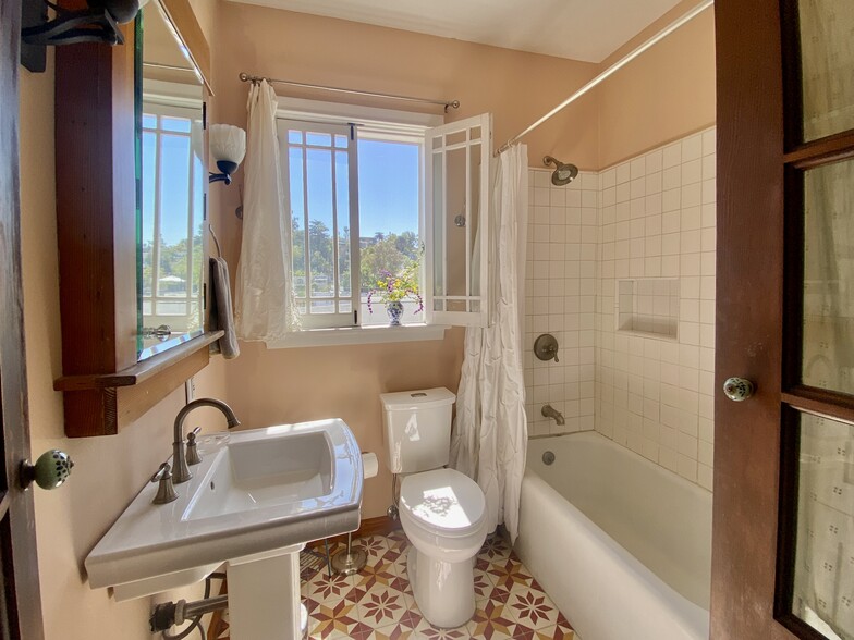 bathroom with tub and shower - 1619 1/2 Grafton St