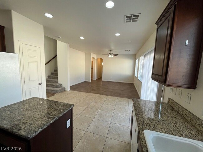 Building Photo - 1712 Newquay Commons Ave