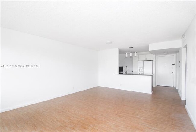 Building Photo - 401 Golden Isles Dr