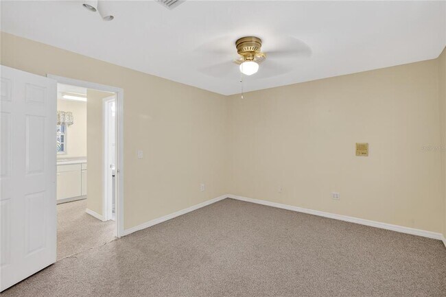 Building Photo - 2065 Oak Beach Blvd