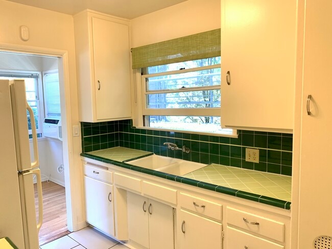 Building Photo - 10630 Holman Ave