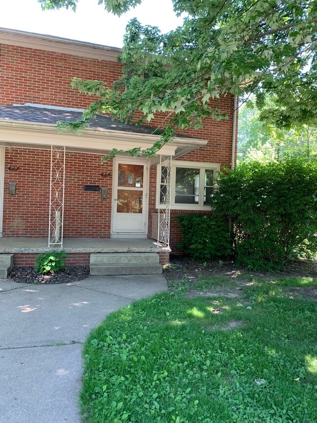 End unit - 419 Taylor Rd