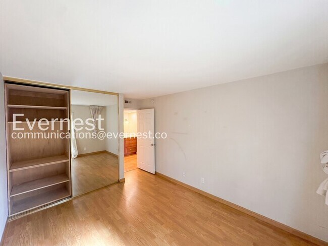 Building Photo - 320 N Civic Dr