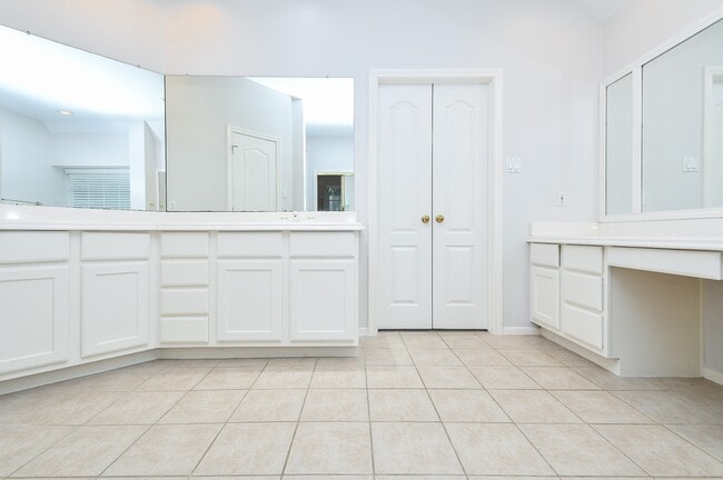 Building Photo - 7010 Adobe Oaks Ct