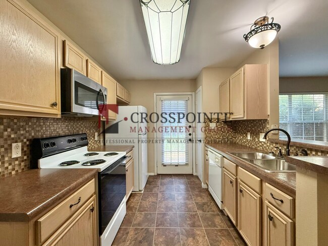 Building Photo - 211 Willowbrook Ln
