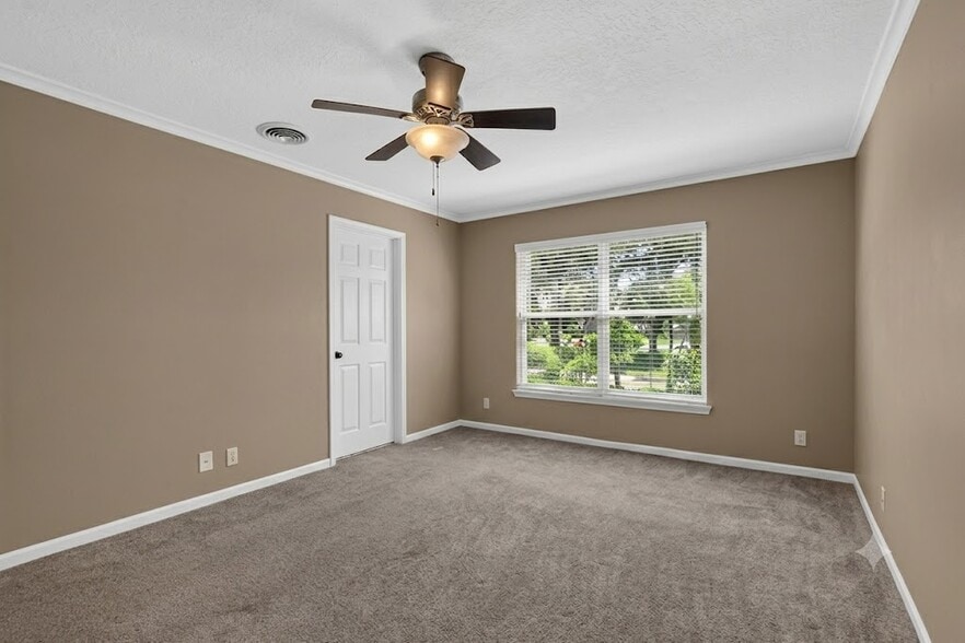 Building Photo - 8103 Bellagio Ln
