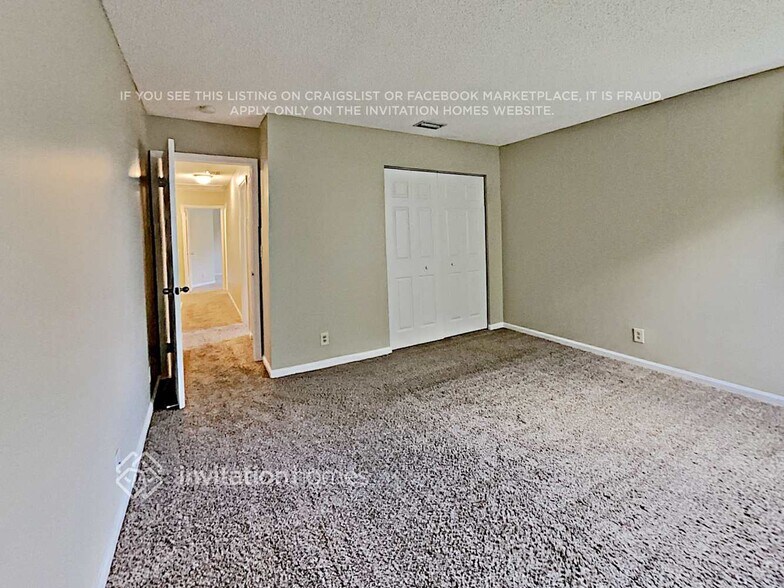 Building Photo - 10101 SW 9th Ln