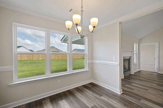 Building Photo - 8850 Snelling Dr
