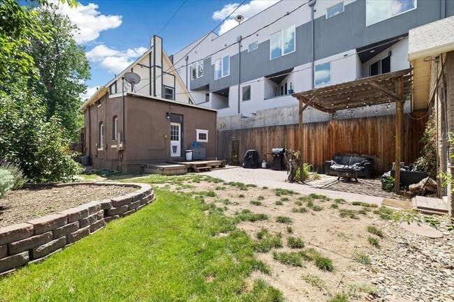 Building Photo - Awesome 3 bedroom, 2 bath home!