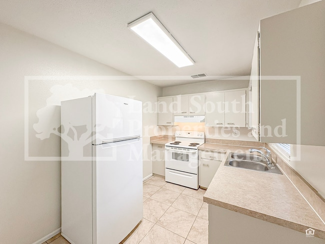 Building Photo - 738 Park Hill Ave