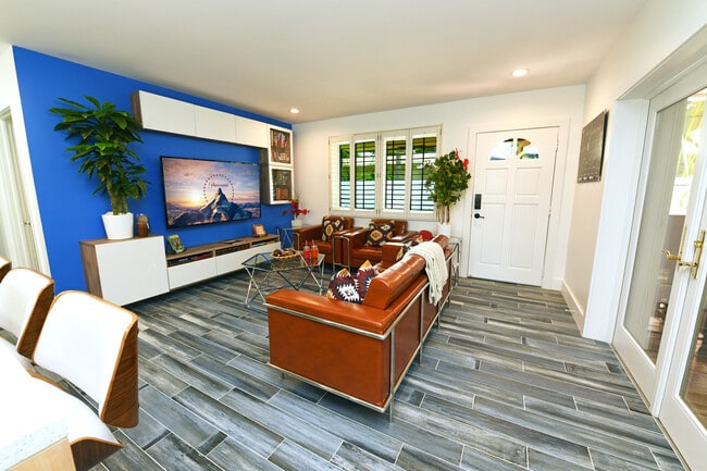 Building Photo - PR 02