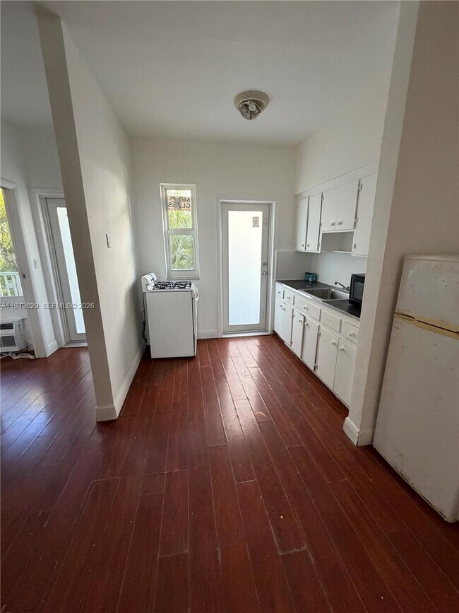 Building Photo - 1026 Euclid Ave