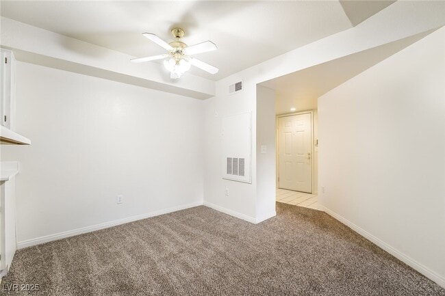 Building Photo - 231 W Horizon Ridge Pkwy