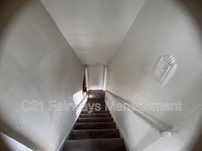 Building Photo - 922 Vankirk St