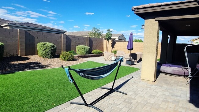 Building Photo - Like new 4-bedroom with Teen suite & Commu...