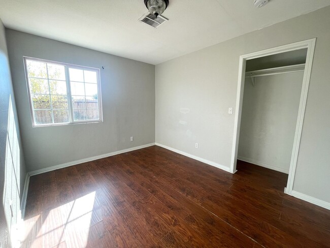 Building Photo - 2 Weeks Free Move-In Promo! Charming 4-Bed...