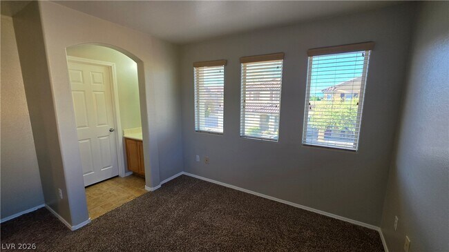 Building Photo - 5769 Old Colony Dr