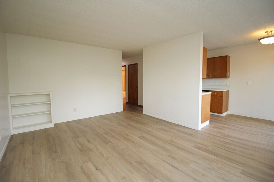 Building Photo - 1001 SW Woods St