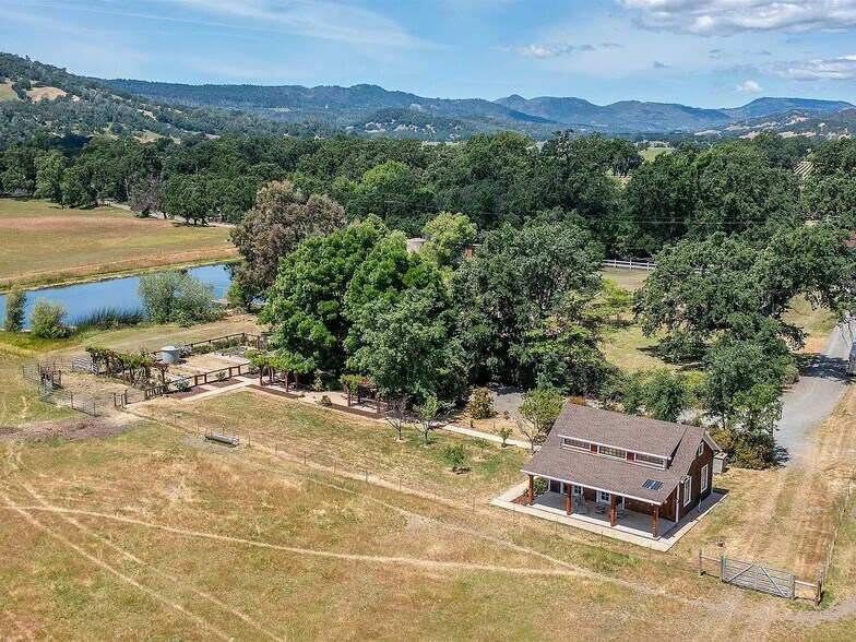Building Photo - 2051 Dollarhide Rd