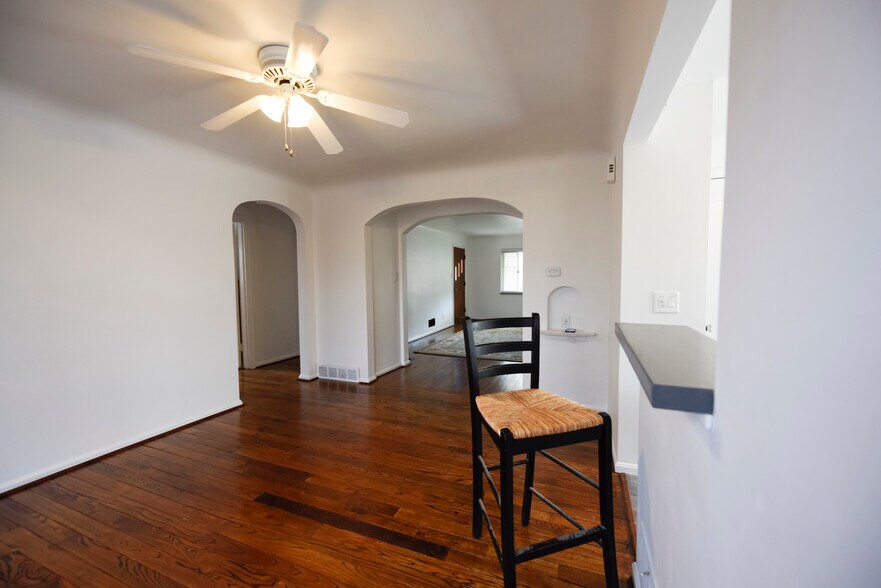 Building Photo - 2548 Losantiville Ave