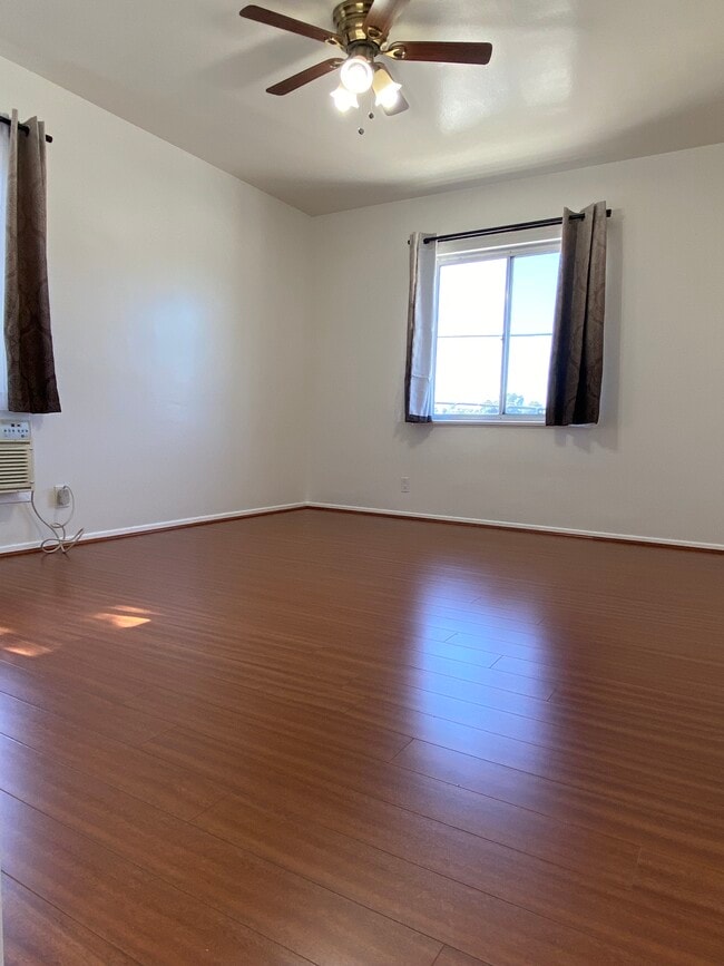 Building Photo - 1820 Verdugo Loma Dr