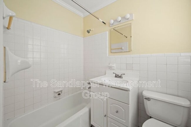 Building Photo - 4133-1 St John's Avenue