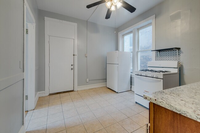 Building Photo - 2511 W Le Moyne St