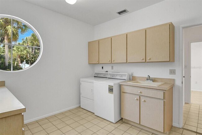 Building Photo - 2800 Casey Key Rd