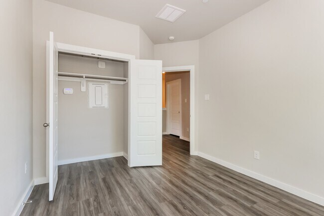 Building Photo - 18306 W Centro Cir