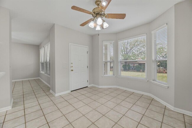 Building Photo - 121 Coreopsis Way