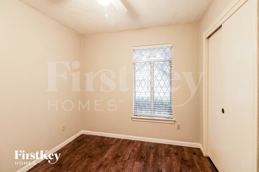 Building Photo - 353 Dawn Hill Dr