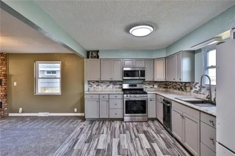 Building Photo - 711 S Northern Blvd