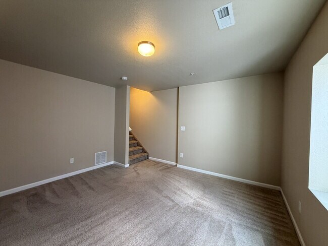 Building Photo - Beautiful 2-Story Townhome with Finished Basement