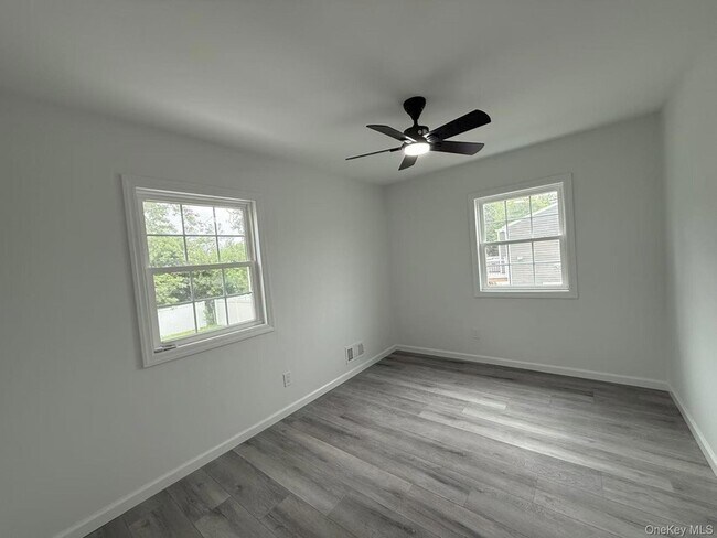 Building Photo - 495 Hawkins Rd