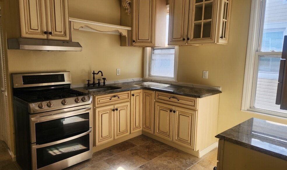 Renovated kitchen - 349 Lyons Ave