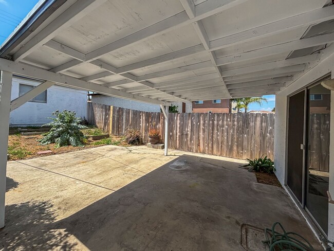 Building Photo - Updated 3B/2BA House in North Park w/ Cove...