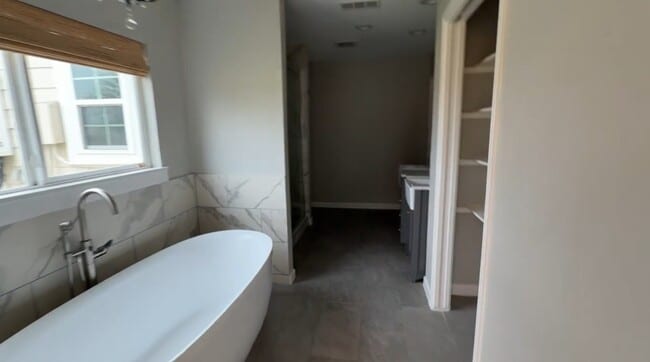 Building Photo - 6910 S Mallard Dr