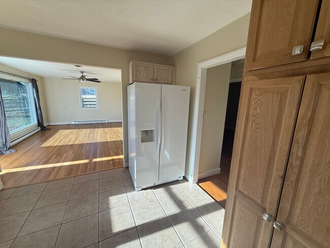 Building Photo - 300 Monticello Ln