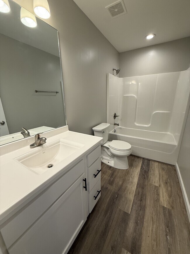 Building Photo - 234 Longwood Ln.