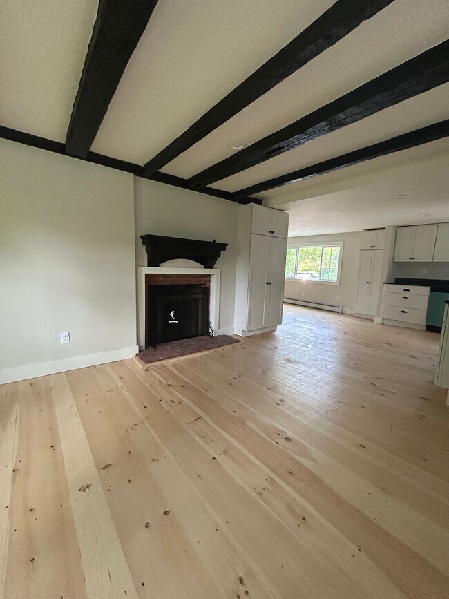 Building Photo - PRICE REDUCTION - Beautiful renovated 5 be...
