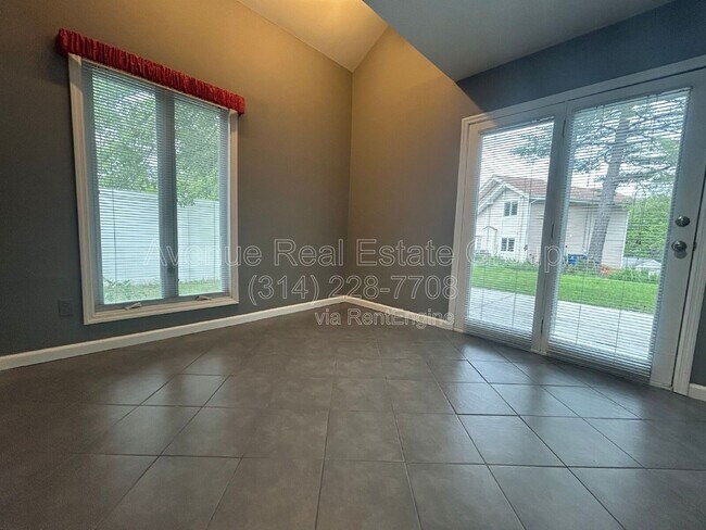 Building Photo - 411 Down Hill Dr