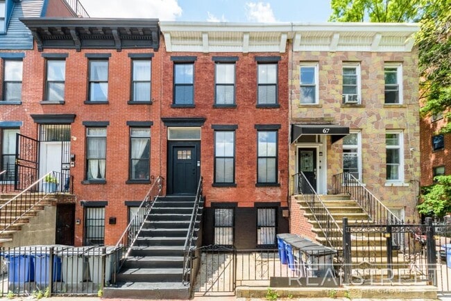 Primary Photo - Spacious 2 BED Floor Thru in Bushwick!