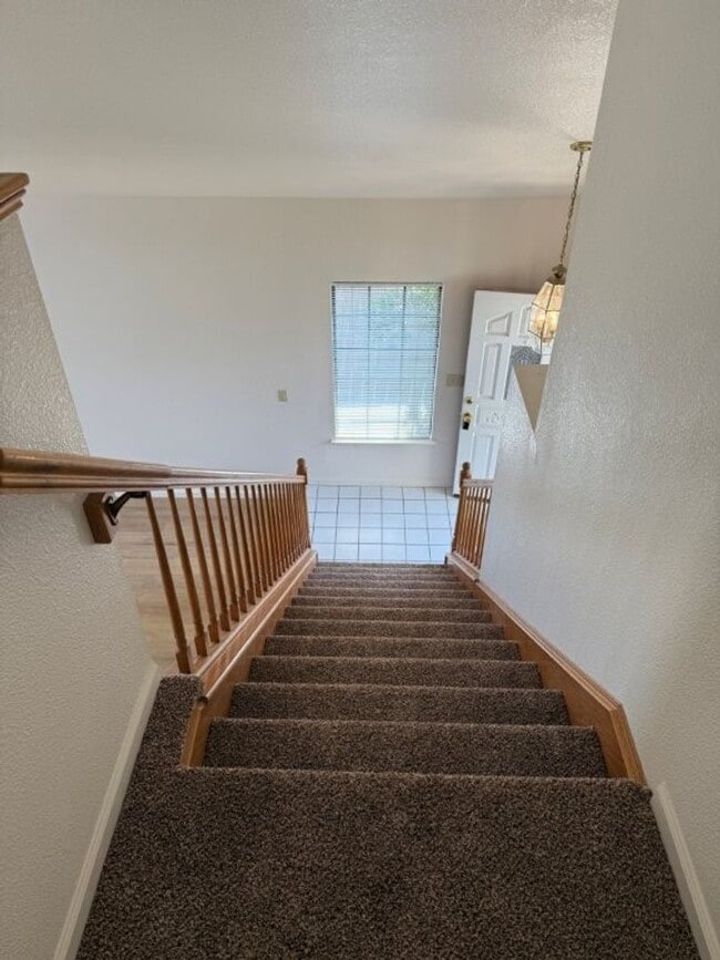 Building Photo - Modern 4 Bedroom 3 Car Garage Dixon *Star ...