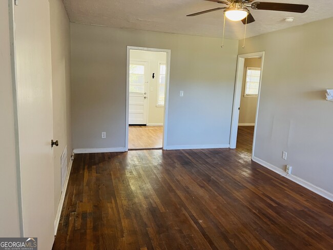 Building Photo - 531 Locke St